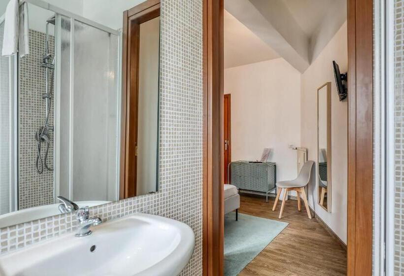 Camera Standard con Balcone, Bnb Drive In