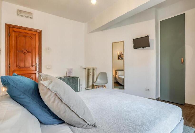 Camera Standard con Balcone, Bnb Drive In