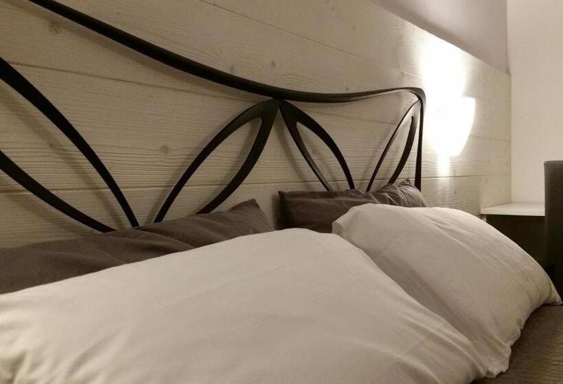 اتاق استاندارد با بالکن, Casa Mafalda