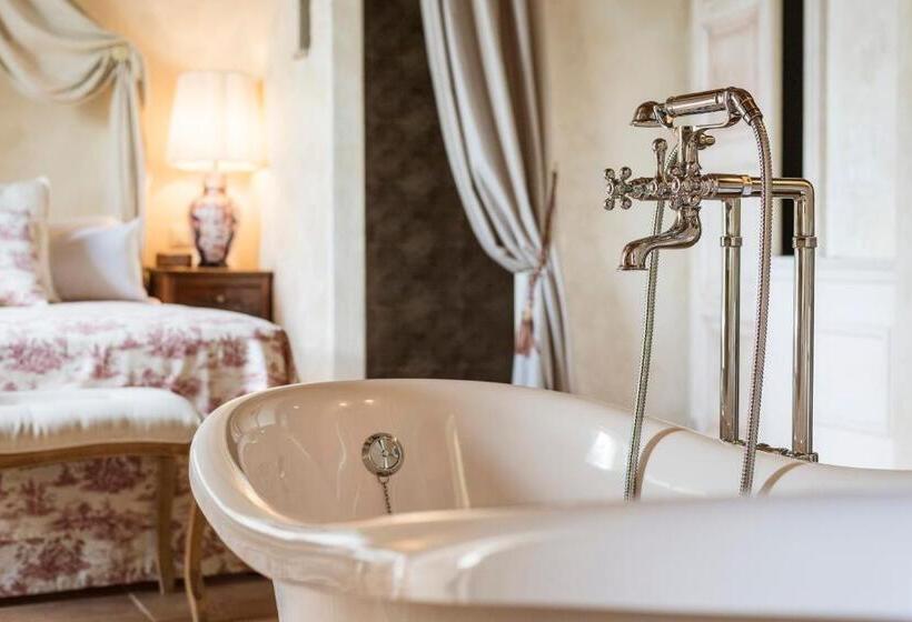 וילה עם חדר שינה אחד ובריכת שחיה, Dimora Santa Margherita   Relais Di Charme