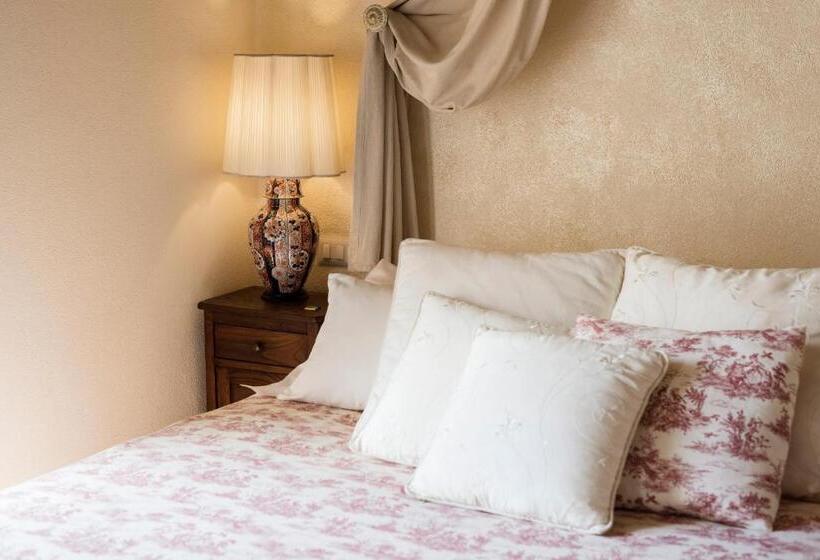 וילה עם חדר שינה אחד ובריכת שחיה, Dimora Santa Margherita   Relais Di Charme