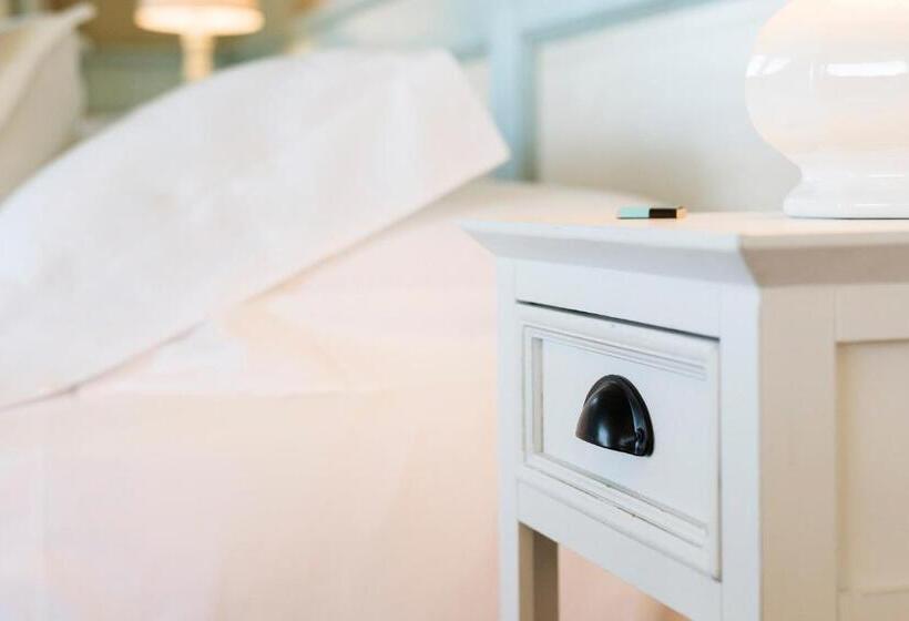 וילה עם חדר שינה אחד ובריכת שחיה, Dimora Santa Margherita   Relais Di Charme