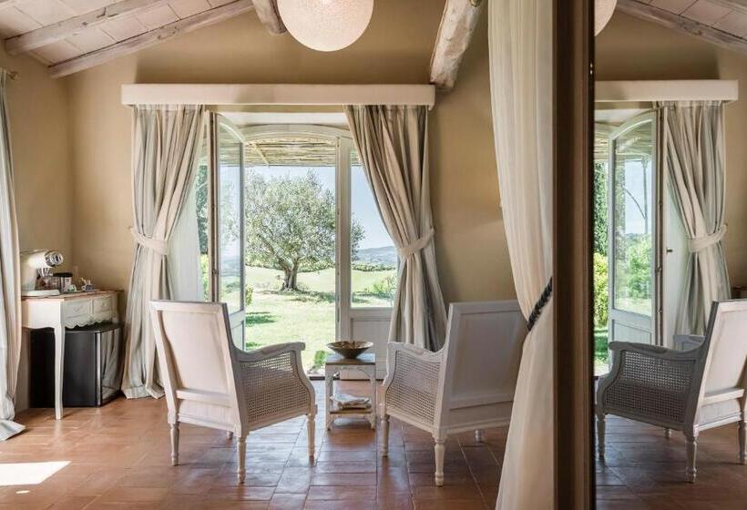 וילה עם חדר שינה אחד ובריכת שחיה, Dimora Santa Margherita   Relais Di Charme