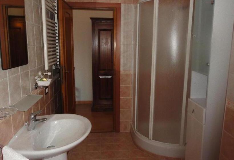 اتاق لوکس چهار تخته, Bed And Breakfast La Corte Degli Ulivi