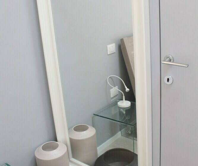 اتاق استاندارد, La Gnostra