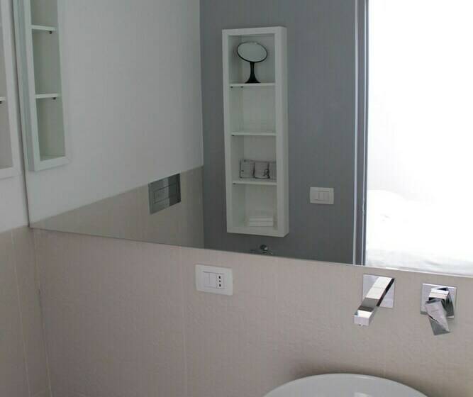 اتاق استاندارد, La Gnostra