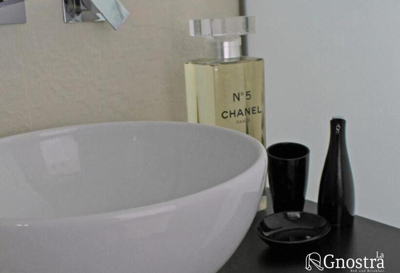 اتاق استاندارد, La Gnostra