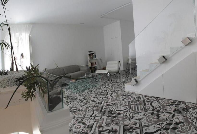 اتاق استاندارد, La Gnostra