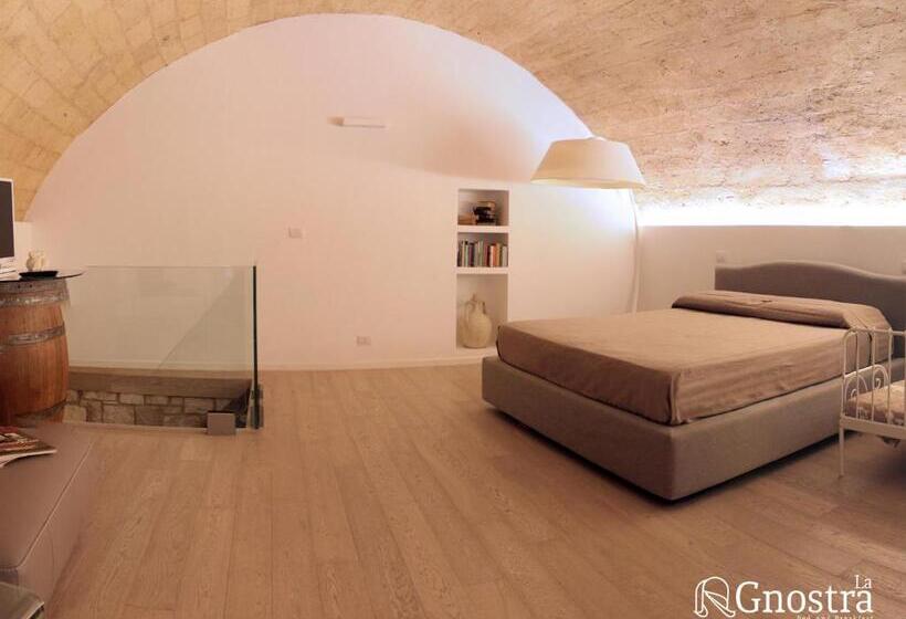 اتاق استاندارد, La Gnostra