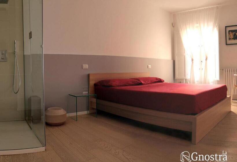اتاق استاندارد با بالکن, La Gnostra