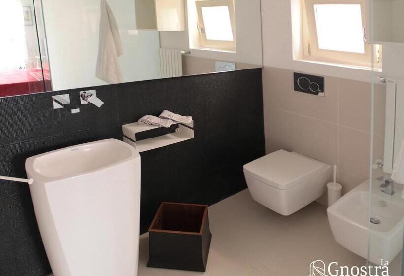 اتاق استاندارد با بالکن, La Gnostra