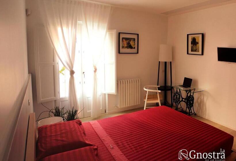 اتاق استاندارد با بالکن, La Gnostra