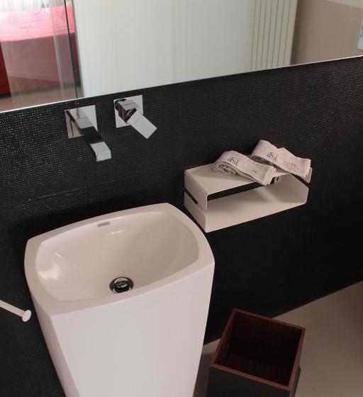 اتاق استاندارد با بالکن, La Gnostra