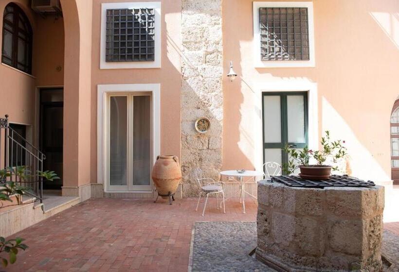 דירת חדר בקומת קרקע, Palazzo Bella