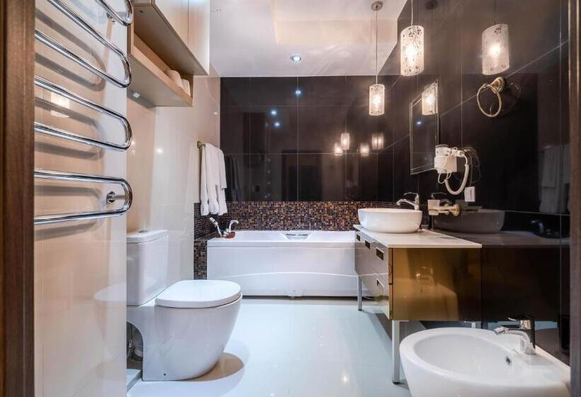 اتاق استاندارد با چشم‌انداز باغ, Baltazaras