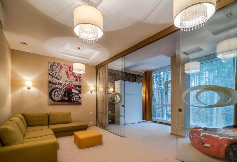 اتاق خانوادگی, Baltazaras