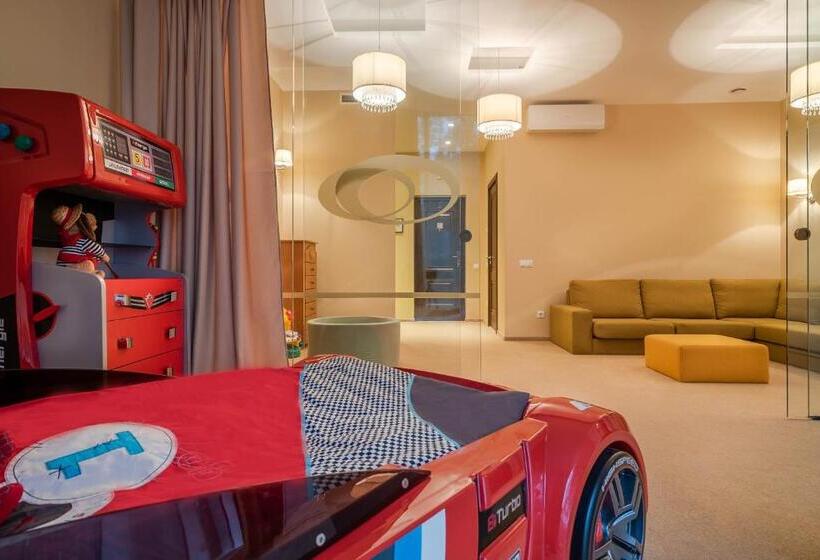 اتاق خانوادگی, Baltazaras