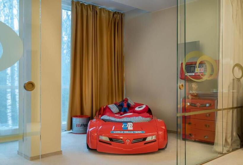 اتاق خانوادگی, Baltazaras