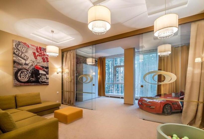 اتاق خانوادگی, Baltazaras