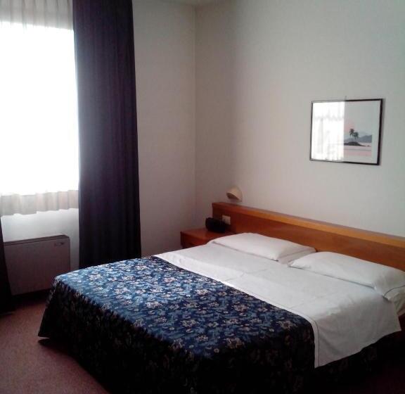 חדר סטנדרט, Niki