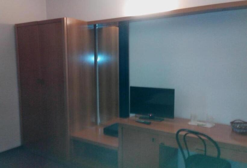 חדר סטנדרט, Niki