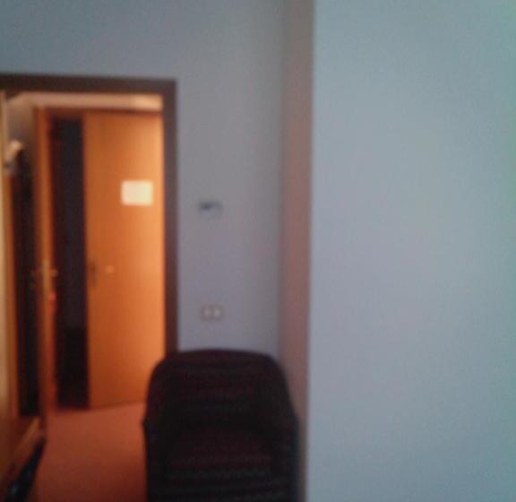 חדר סטנדרט, Niki