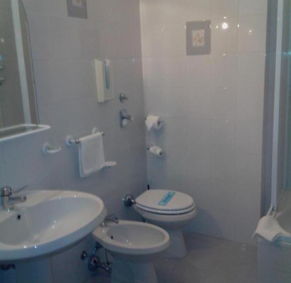 חדר אקונומי, Niki