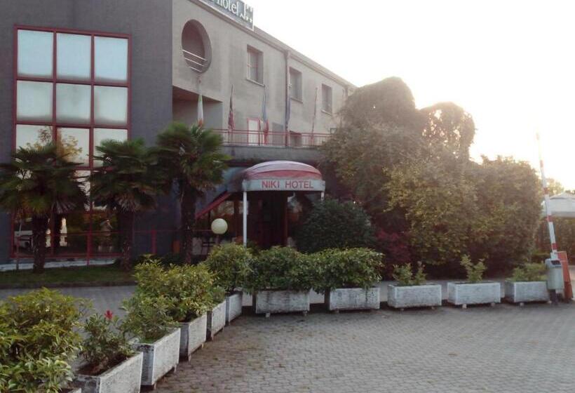 חדר אקונומי, Niki