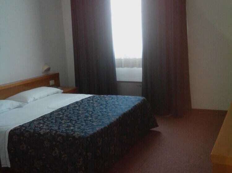 חדר סטנדרט, Niki