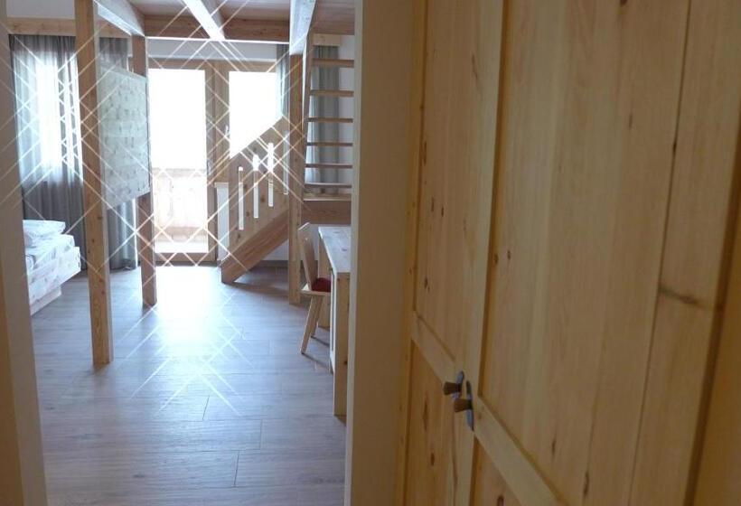 Junior Suite met Uitzicht, Passo Sella Dolomiti Mountain Resort