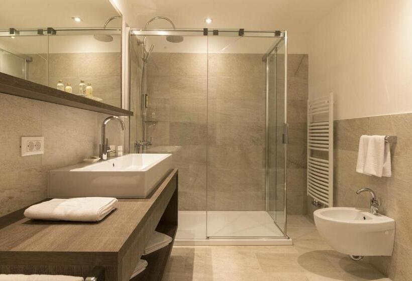 Junior Suite met Uitzicht, Passo Sella Dolomiti Mountain Resort