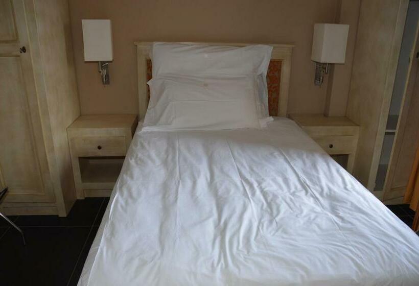 غرفة قياسية, Roccamonfina Palace