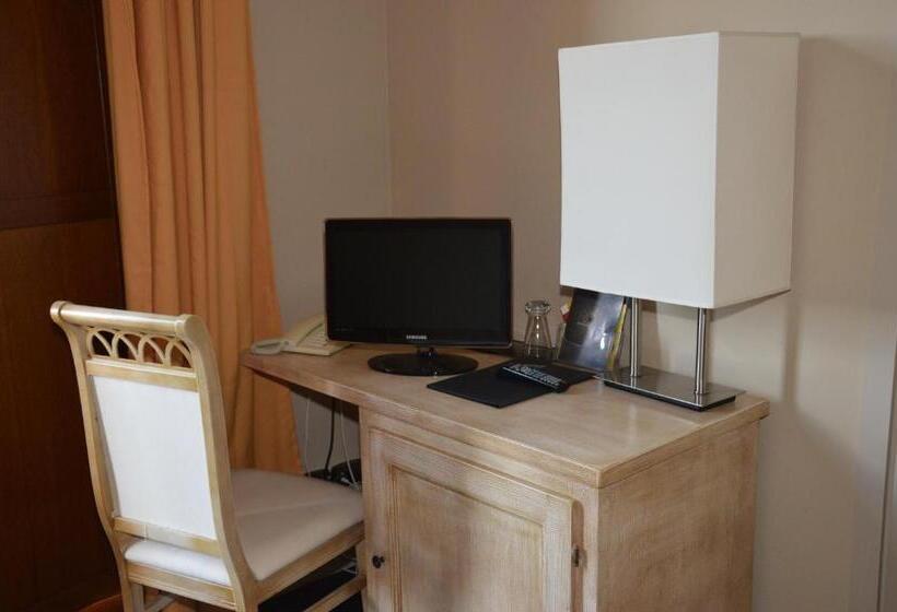 Номер Стандарт, Roccamonfina Palace