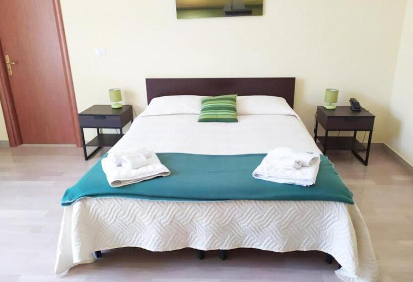Comfort room with balcony, B&b Civico 115