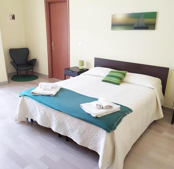 Comfort room with balcony, B&b Civico 115