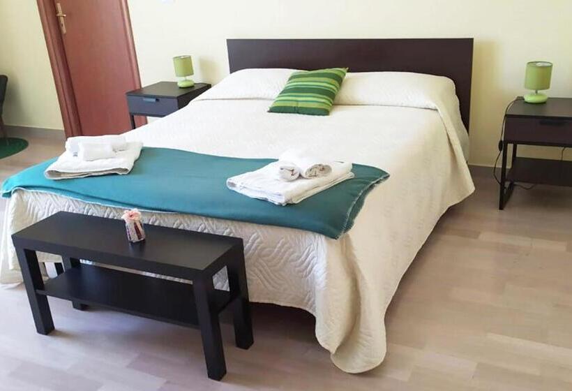 Comfort room with balcony, B&b Civico 115