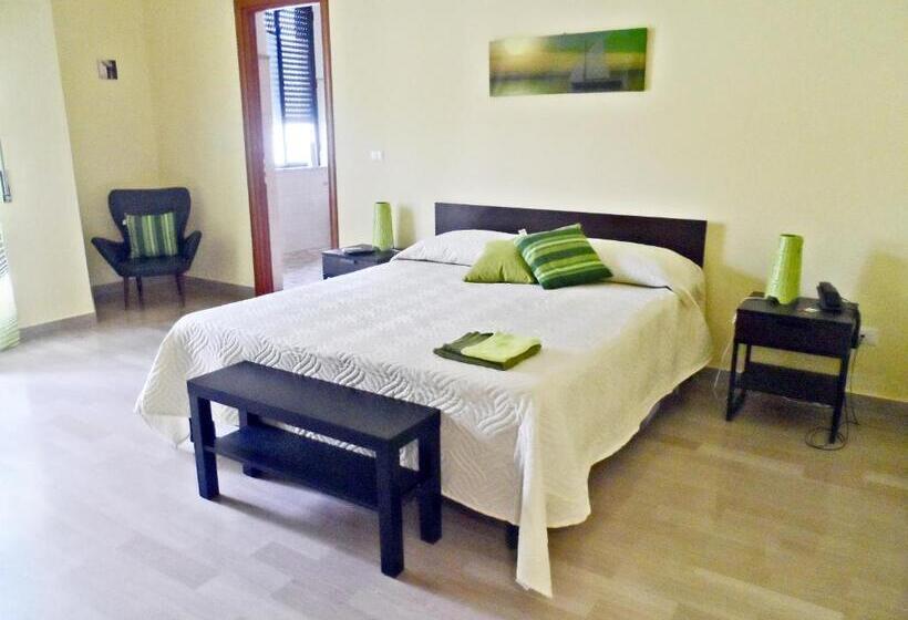 Comfort room with balcony, B&b Civico 115