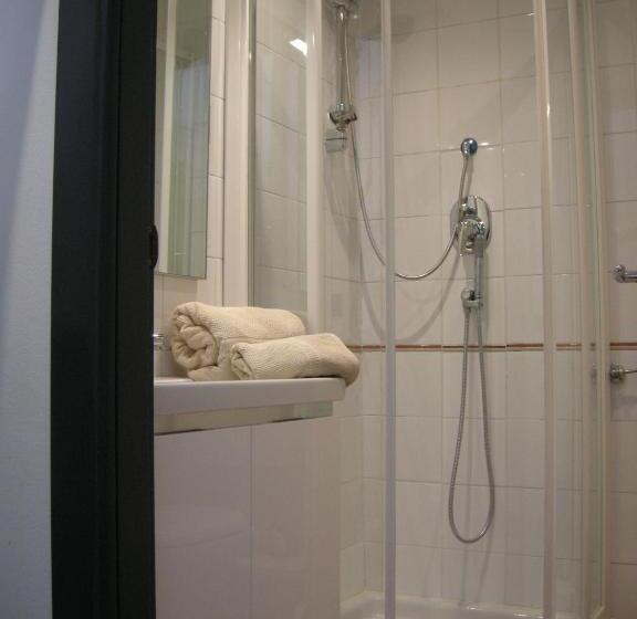 اتاق لوکس, La Casa Sui Tetti