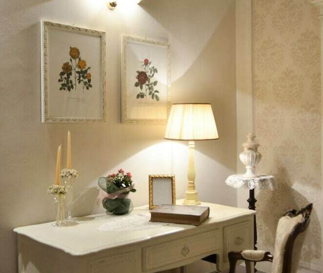 اتاق لوکس, La Corte Di Ambra