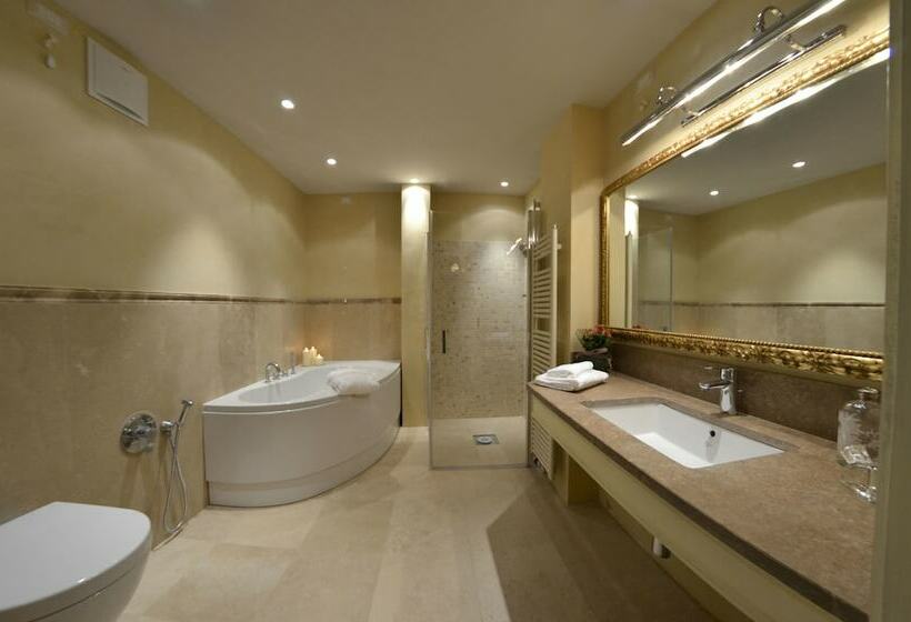 디럭스 룸, La Corte Di Ambra