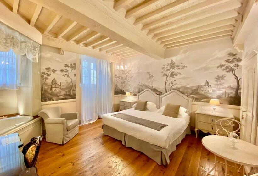 스위트, La Corte Di Ambra