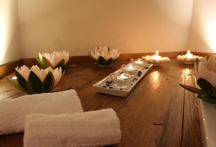 스위트, La Corte Di Ambra