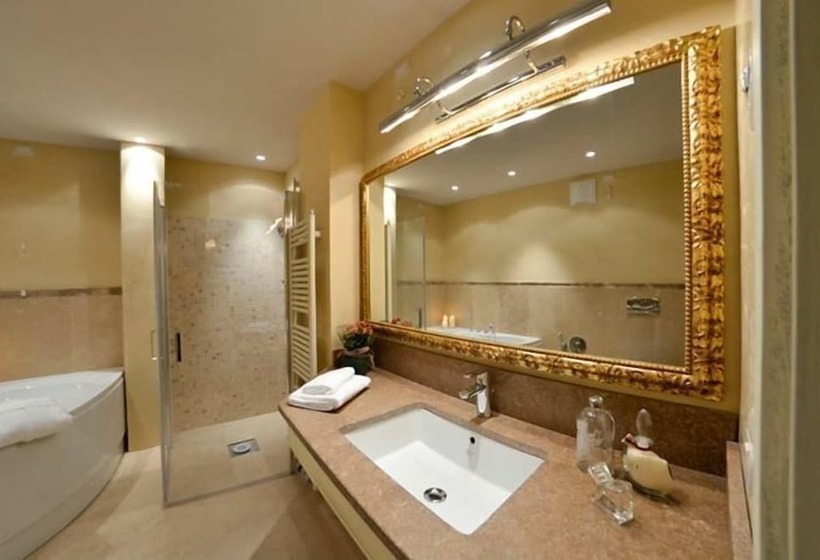 디럭스 룸, La Corte Di Ambra