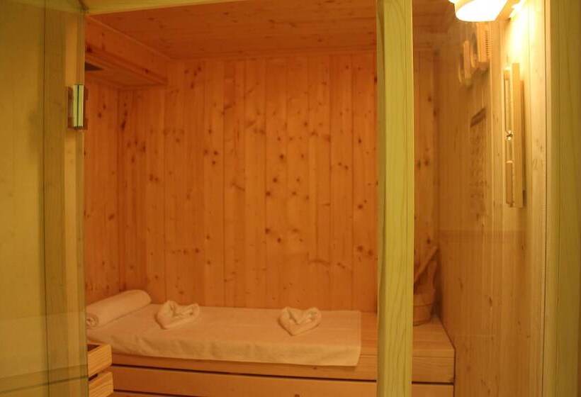 스위트, La Corte Di Ambra