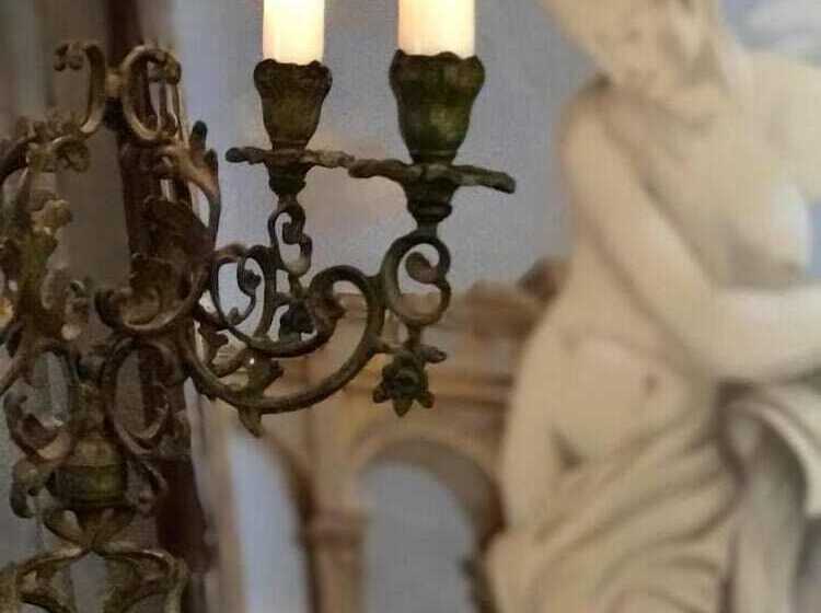 سوییت, La Corte Di Ambra