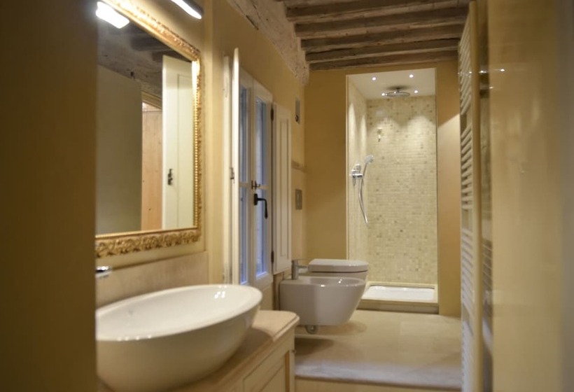 스위트, La Corte Di Ambra