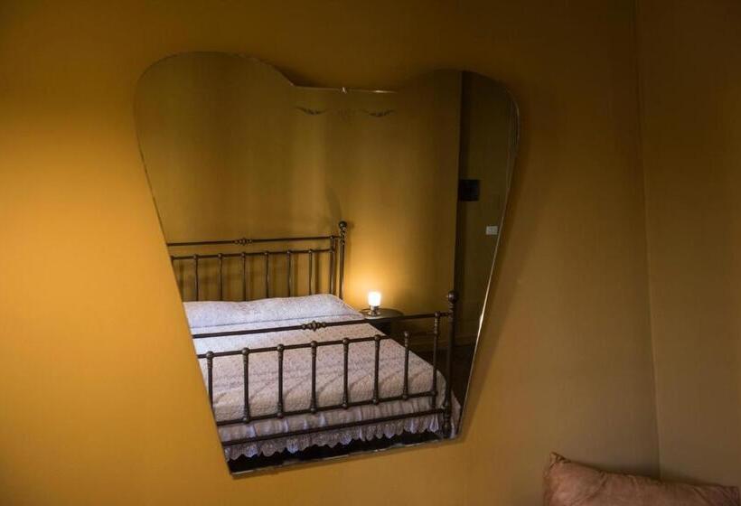 اتاق لوکس با بالکن, Le Stanze Del Cioccolato