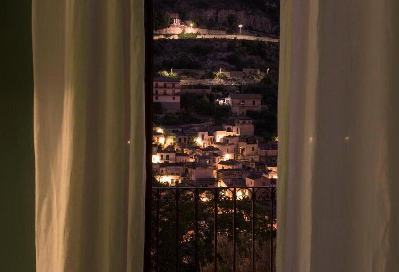 اتاق لوکس با بالکن, Le Stanze Del Cioccolato