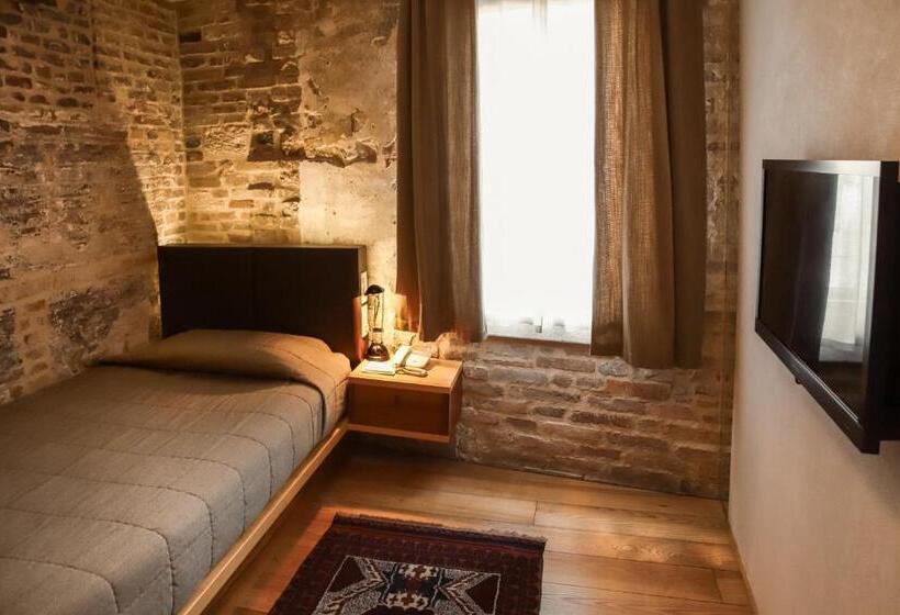 اتاق استاندارد یک نفره, Locanda Ponte Dante