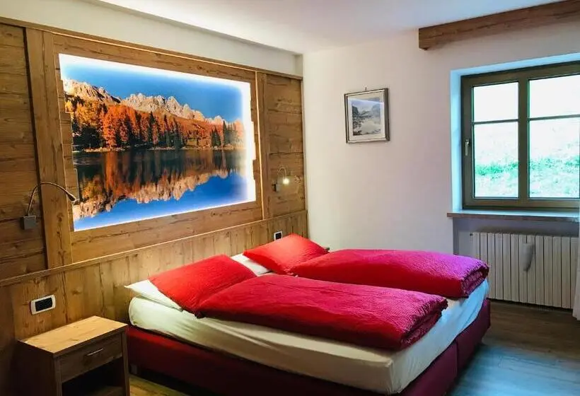 Standard Kolmen Hengen Huone, Rifugio Capanna Passo Valles